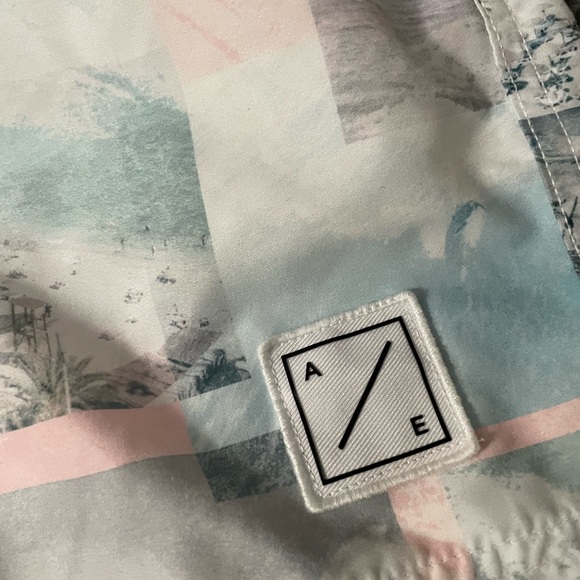 American Eagle Men's swim trunks L

Excellent condition - Picture 2 of 6